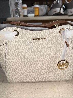 Michael Kors Jet Set Large Vanilla Tote Purse Shoulder Bag NWT